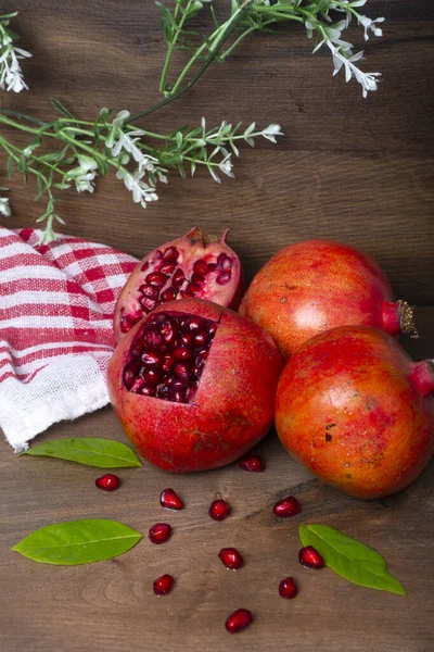 Pomegranate Fruits Seeds Wooden Background — Stock Photo, Image