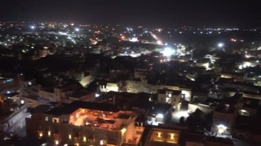 Asya şehrinin gece manzarası