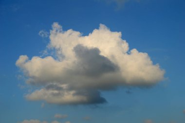 Bulutlu güzel mavi gökyüzü, doğa arka planı