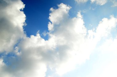 Bulutlu güzel mavi gökyüzü, doğa arka planı