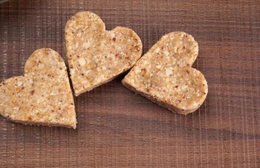 Sağlıklı tatlı yer fıstığı veya fıstık ve Jaggery Ladoo Lezzetli Hint tatlıları 