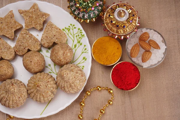 Ciasteczka Mąki Ciecierzycy Indyjskimi Przyprawami Migdałami Widok Bliska — Zdjęcie stockowe