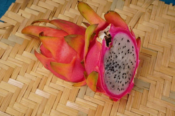Frutti Drago Sani Pitaya Isolati Sullo Sfondo — Foto Stock