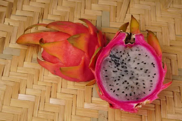Frutas Sanas Dragón Pitaya Aisladas Fondo —  Fotos de Stock