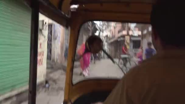 Indian People Riding Rickshaw Street View — Stock Video