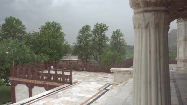 Джодхпур Индия Октября 2015 Прекрасный Вид Мавзолей Джасвант Тада Дождливую — стоковое видео