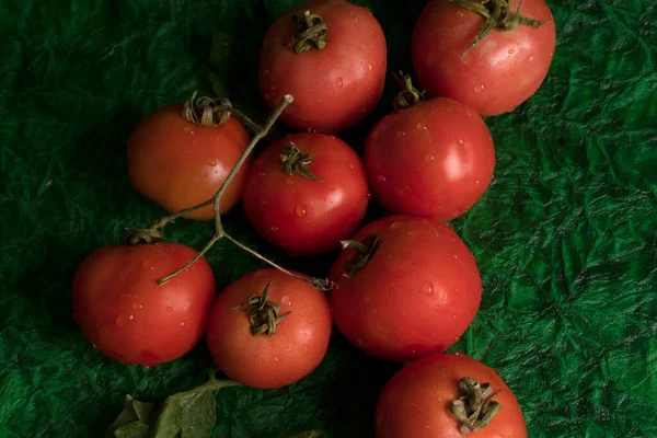 Pomodori Rossi Freschi Sfondo Verde — Foto Stock