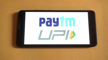 ekranda ankesörlü cep telefonu