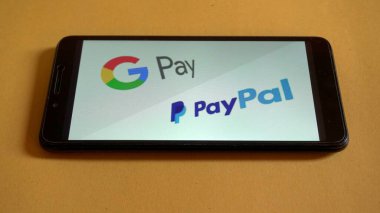 Gpay ve PayPal hizmetleriyle cep telefonu ekranda