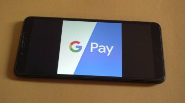 ekranda Gpay servisi olan cep telefonu