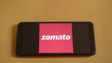 ekranda zomato servisi olan cep telefonu