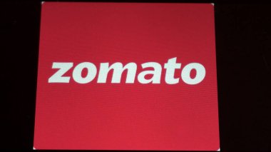 ekranda zomato servisi olan cep telefonu