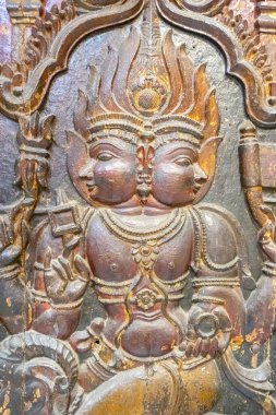 Tapınakta antik Buda heykeli