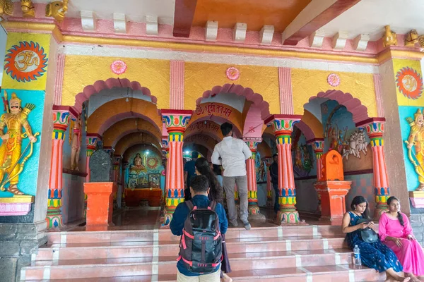 Emberek Látogatás Buddhista Templom Indiában — Stock Fotó