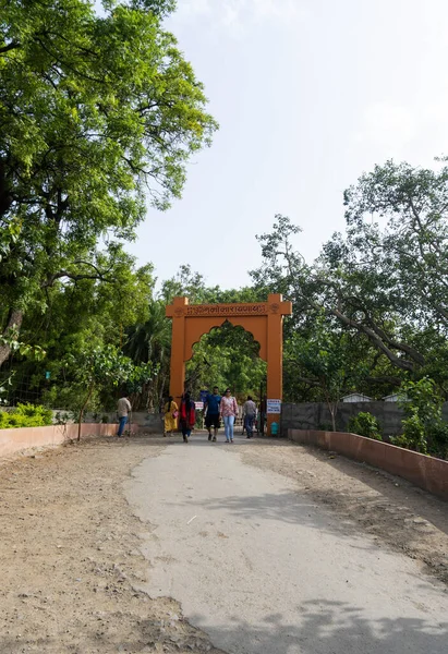 市内のインド寺院への入り口は — ストック写真