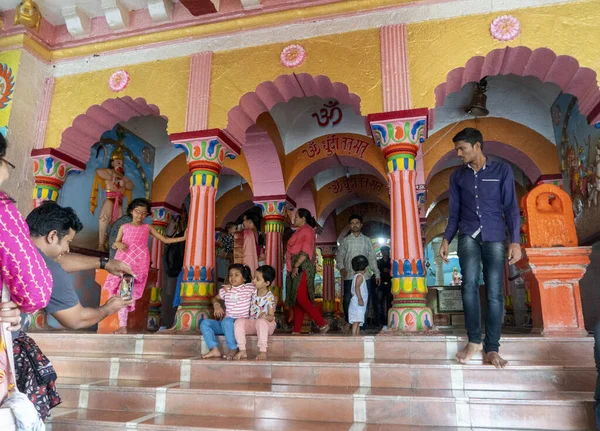 Gente Visitando Templo Budista India Imágenes de stock libres de derechos