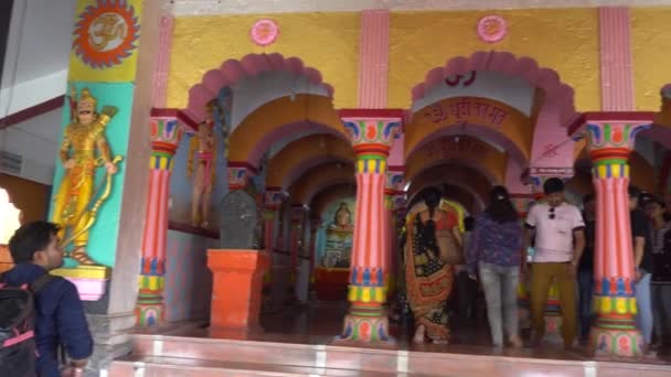 Das Innere Des Hinduistischen Tempelgottes Indien Mit Menschen Touristen — Stockvideo