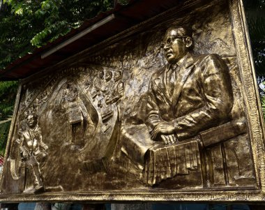 Hindistan 'da tarihi resimli altın duvar