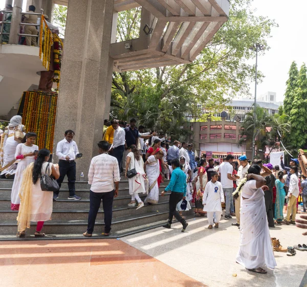 Пуна Индия Апреля 2022 Года Люди Венчают Уважают Доктора Амбедкар — стоковое фото