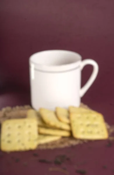 Uma Vista Perto Biscoitos Com Xícara Branca Chá — Fotografia de Stock