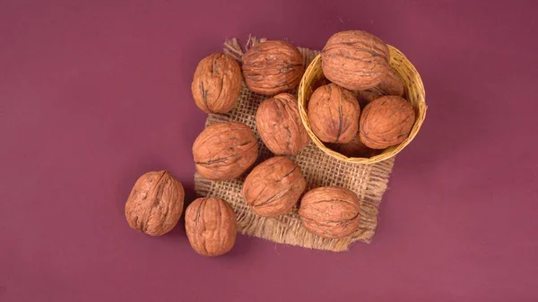 Pile Walnuts Purple Background — Stock Photo, Image