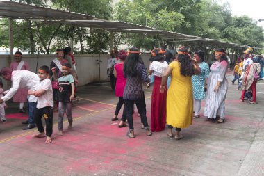 Hindistan 'da insanlar Holi festivalini kutluyor.