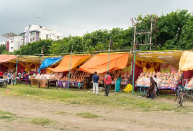Gündüz vakti tipik Hint pazarı.
