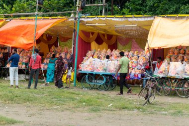 Gündüz vakti tipik Hint pazarı.