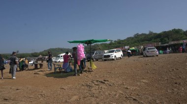 Hindistan 'da yerel pazara yakın insanlar