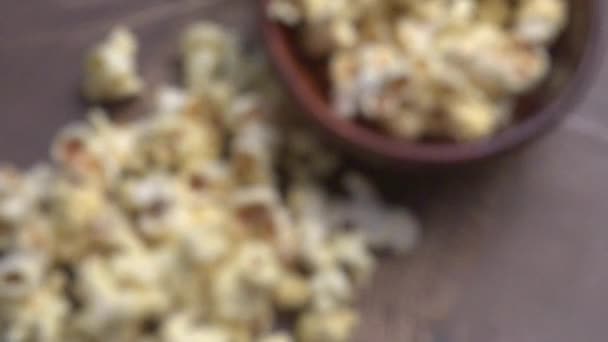 Hromady Lahodného Popcornu Roztroušené Popcorn Textury Záběry Pozadí Selektivní Soustředění — Stock video