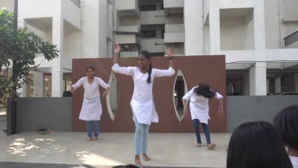 Dzieci Występujące Podczas Wakacji Indiach — Wideo stockowe