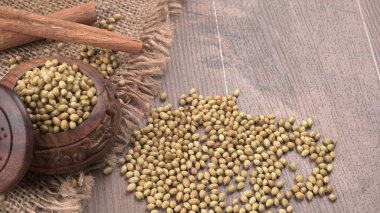 Kişniş tozu, Hint baharatı ve bitkileri için kişniş tohumları..