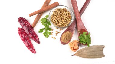 Kişniş tozu, Hint baharatı ve bitkileri için bir kase kişniş tohumu..