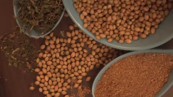 Spezie Erbe Indiane Fondo Legno Cibo Cucina Ingredienti — Video Stock