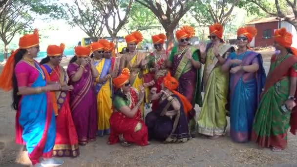 Indiska Kvinnor Traditionella Kläder För Att Fira Internationella Kvinnodagen — Stockvideo
