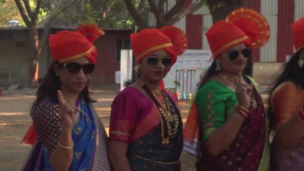 Ινδές Γυναίκες Παραδοσιακά Ρούχα Για Γιορτάσουν Διεθνή Ημέρα Των Γυναικών — Αρχείο Βίντεο
