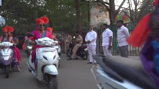 Indiase Vrouwen Traditionele Kleding Paardrijden Fiets Women Bike Rally Internationale — Stockvideo