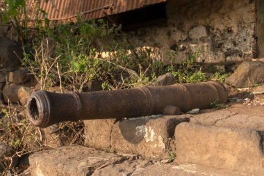 Lohagad Kalesi popüler bir tarihi yapıdır. Malavali yakınlarındaki etkileyici bir tepenin üstünde. Bu yer gezginler arasında oldukça popüler.