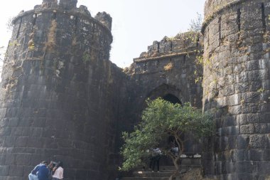 Pune, Maharashtra Hindistan - 10 Aralık 2023: Pune Darwaja Sinhagad kalesinde (Kondhana Killa) Pune yakınlarında.