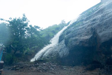 Pune India yakınlarındaki Lonavala 'da muson manzarası. Muson Haziran 'dan Eylül' e kadar Hindistan 'da yıllık yağmur mevsimidir..