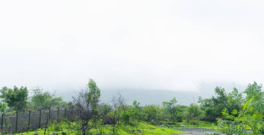 Pune India yakınlarındaki Sinhagad kalesinde sahne. Sinhagad, Hindistan 'ın Pune kentinin yaklaşık 49 km güneybatısında bulunan antik bir tepe kalesidir.