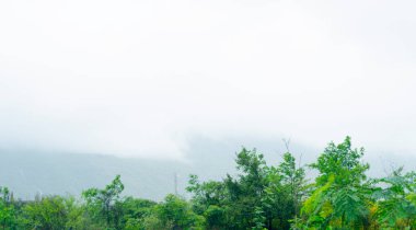 Pune India yakınlarındaki Sinhagad kalesinde sahne. Sinhagad, Hindistan 'ın Pune kentinin yaklaşık 49 km güneybatısında bulunan antik bir tepe kalesidir.