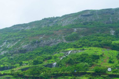 Pune India yakınlarındaki Sinhagad kalesinde sahne. Sinhagad, Hindistan 'ın Pune kentinin yaklaşık 49 km güneybatısında bulunan antik bir tepe kalesidir.