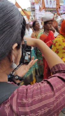 Pune, Maharashtra, Hindistan - 10 Aralık 2023: Aziz Dnyaneshwar Maharaj Palkhi, Dive Ghat, Pandharpur Wari festivali, Pune, Hindistan