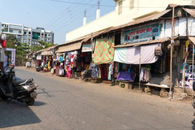 Hint kasabasındaki boş cadde manzarası 