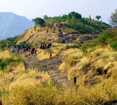 Pune India yakınlarındaki Sinhagad kalesinde sahne. Sinhagad, Hindistan 'ın Pune kentinin yaklaşık 49 km güneybatısında bulunan antik bir tepe kalesidir.