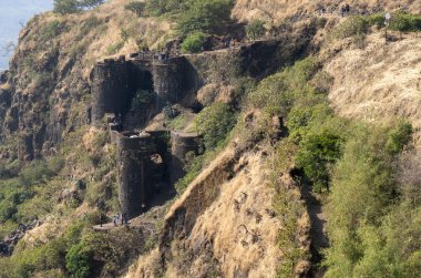Pune India yakınlarındaki Sinhagad kalesinde sahne. Sinhagad, Hindistan 'ın Pune kentinin yaklaşık 49 km güneybatısında bulunan antik bir tepe kalesidir.