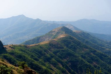 Hindistan 'da dağları olan güzel bir manzara, Pune.