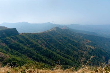 Hindistan 'da dağları olan güzel bir manzara, Pune.