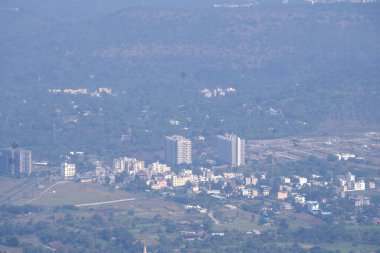 Dağlardaki köyün güzel hava manzarası